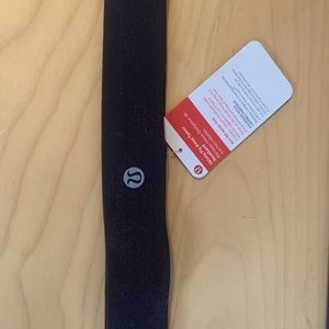 NWT Lululemon Skinny Fly Away Tamer Headband